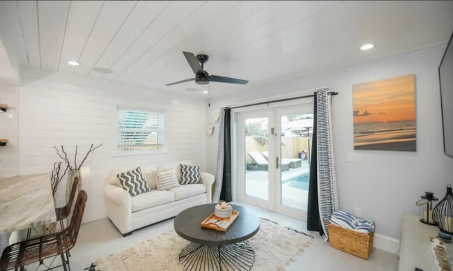 Photo - 613 Fern St Unit ID1366637P