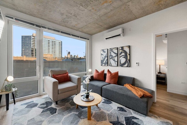 Building Photo - 853 W Blackhawk St Unit SI FL6-ID1466137P