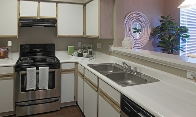 Photo - Madison Court Apartments