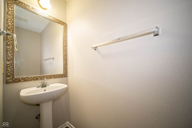 Photo - 1566 Howell Dr