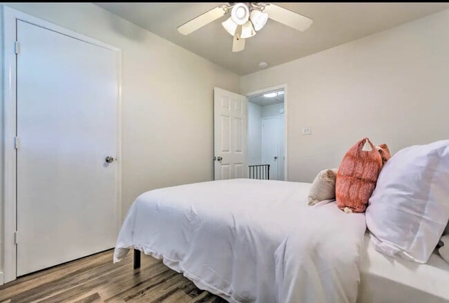 Photo - 4021 W 8th St Unit ID1296516P