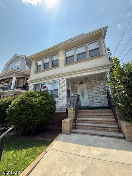Building Photo - 86 Mapes Ave Unit 1