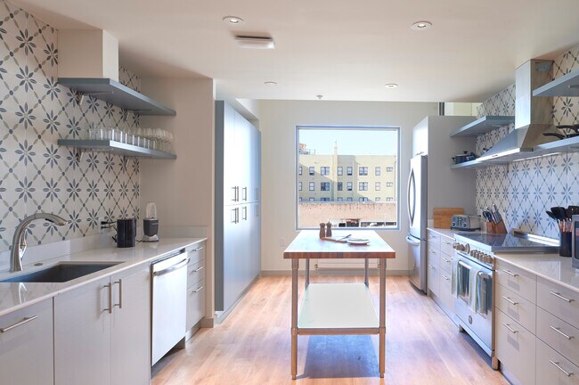 Fully Equipped Kitchen - SF House