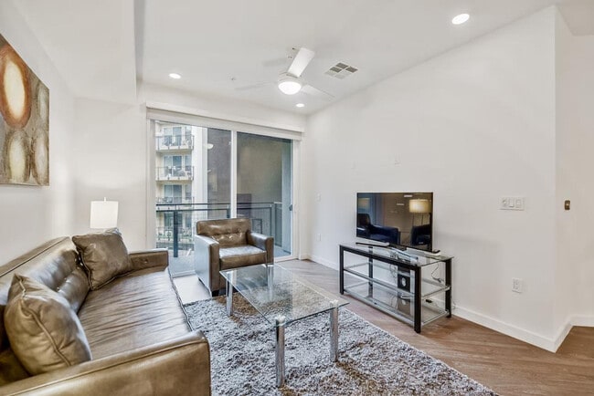 Building Photo - 8875 Costa Verde Blvd Unit ID1343874P