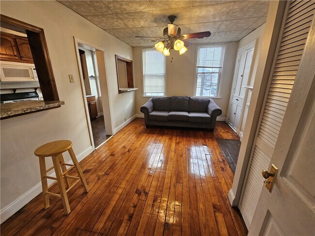 Photo - 126 S 11th St