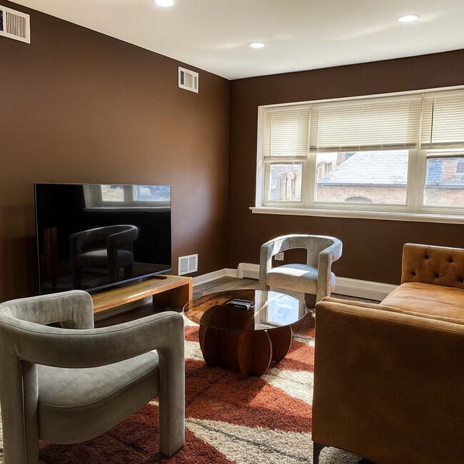 Building Photo - 3161 N Cambridge Ave Unit ID1042057P