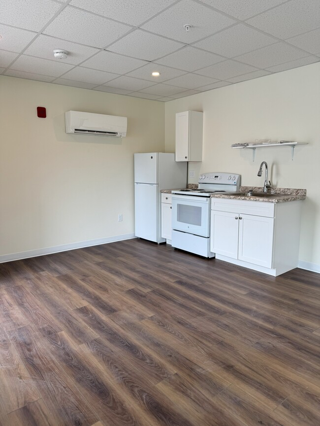 Building Photo - 162 Narragansett St