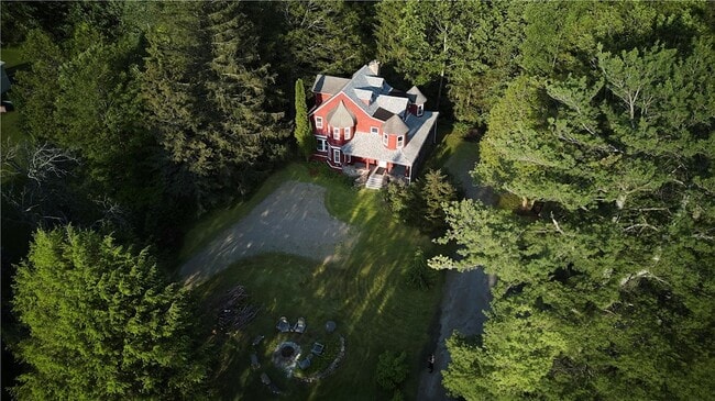 Building Photo - 38 Lake St