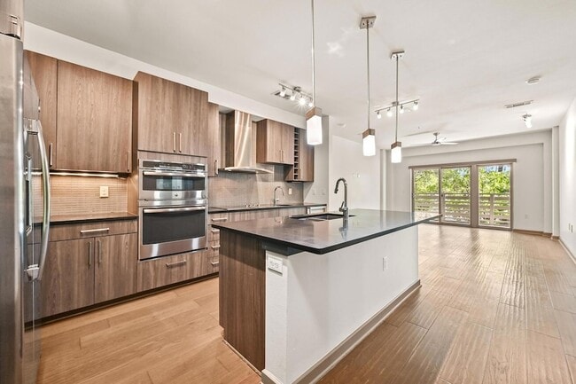 Building Photo - 3600 S Lamar Blvd Unit 213