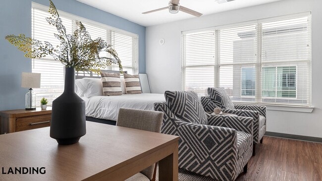 Building Photo - 302 13th St S Unit PH738