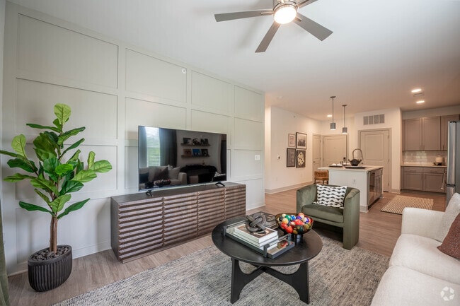 1BR, 1BA - 815SF - Living Room - Muse Carmel