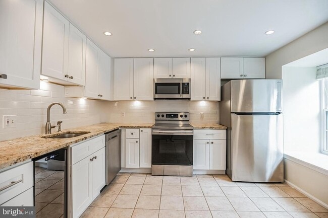 Photo - 127 Kings Croft Dr
