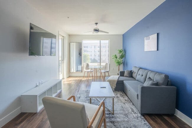 Building Photo - 688 W 1st St Unit ID1263086P