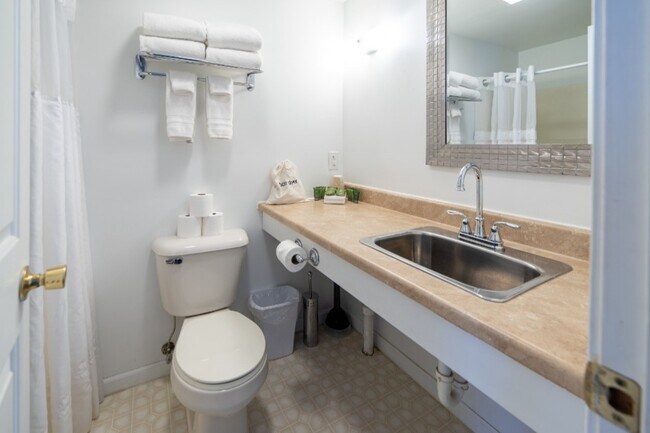 Photo - Inland Lakes Motel