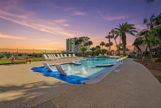 Building Photo - 9520 Seawall Blvd Unit 353