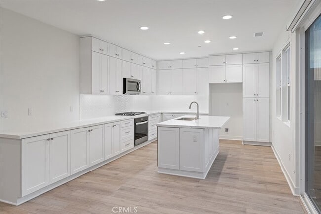 Photo - 641 Jasper St