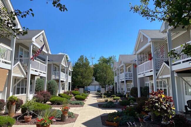 Community Living - Summit Knolls Apartments