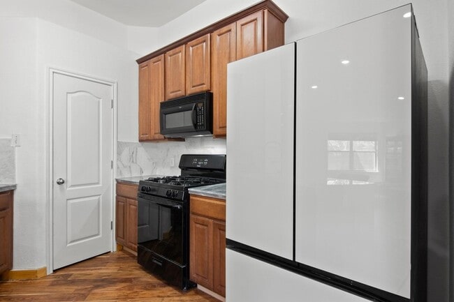 Photo - 702 Bent Wood Pl