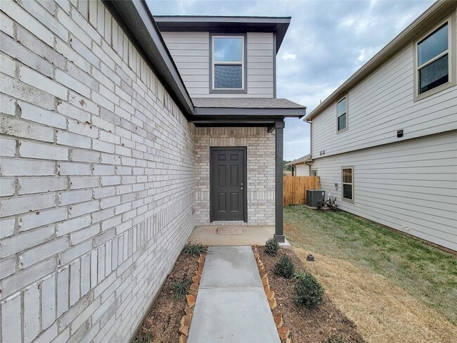 Photo - 942 Amesbury Ct