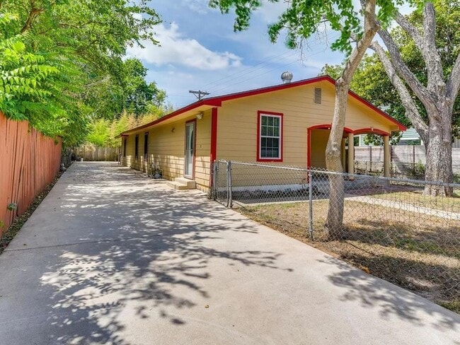 Building Photo - 6203 Felix Ave