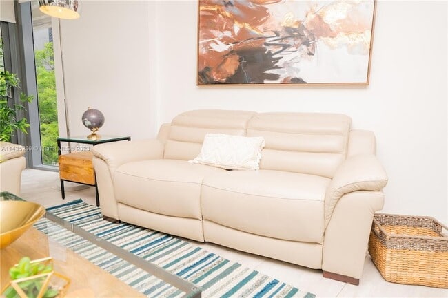 Photo - 31 SE 6th St Unit 301