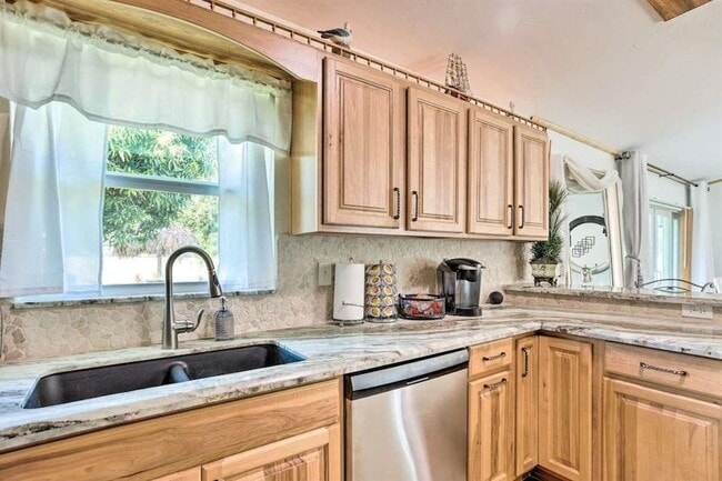 Photo - 423 SW 1st Ave