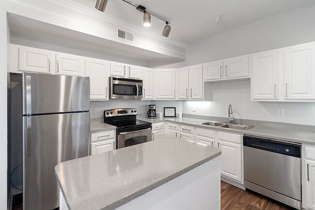 Apartment_Kitchen_007_Providence_in_The_Park_Apartments - Providence in the Park