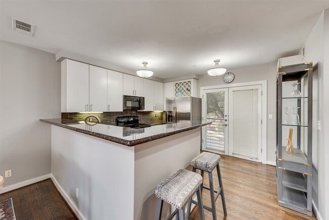 Photo - 3922 Gilbert Ave Unit 220