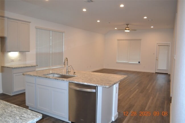 Photo - 1613 Sunbend Ln