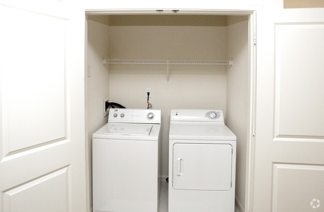 2BR, 2BA - 1094 SF - LEGACY PARK