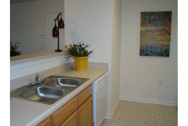 Kitchen - Legacy Park Apartments