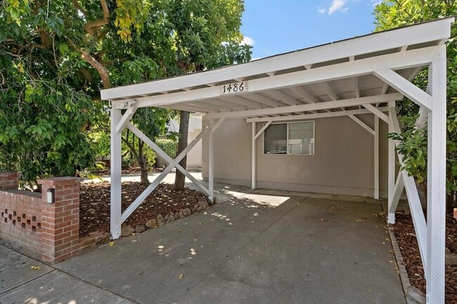 Photo - 1486 Richards Ave