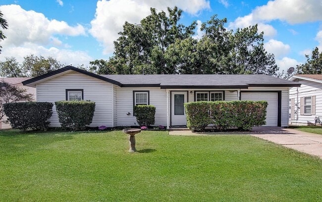 Building Photo - 541 NW Lorna St