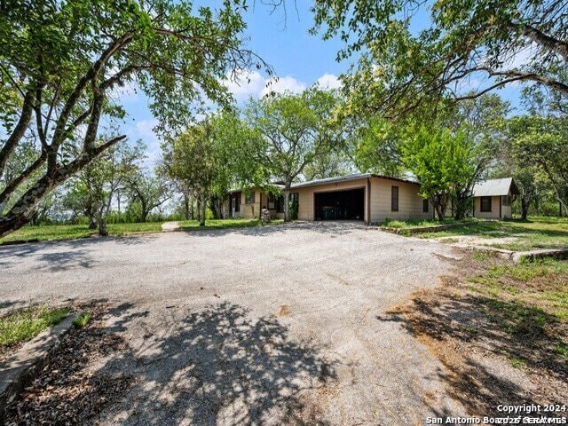 Photo - 932 Toepperwein Rd