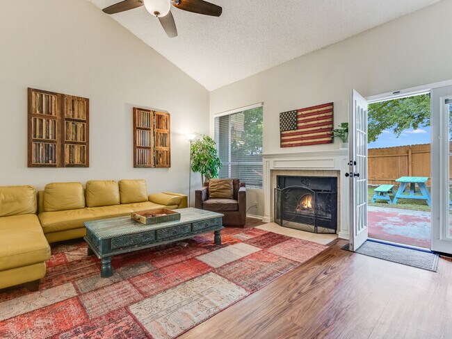 Building Photo - 14608 Town Hill Dr Unit ID1314611P