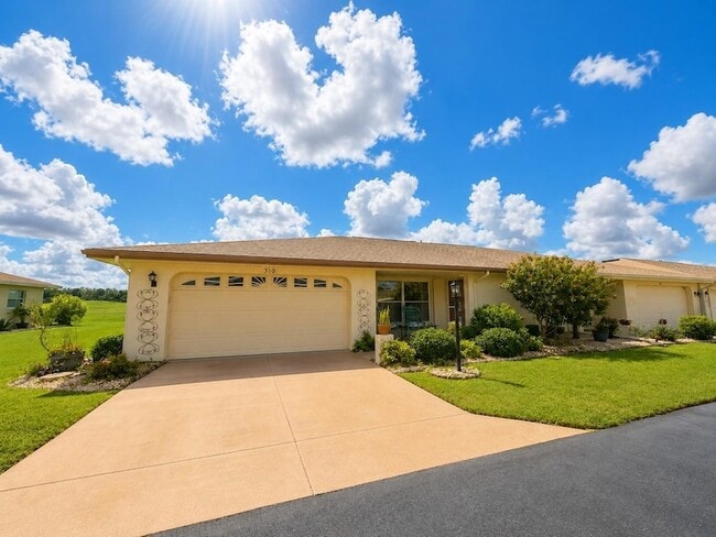 Photo - 310 Faircross Cir