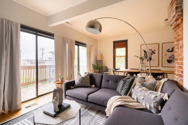 Building Photo - 2319 NW Raleigh St Unit ID1309830P