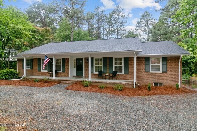 Photo - 450 Crestview Rd
