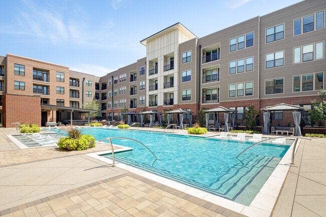 Photo - AMLI Addison