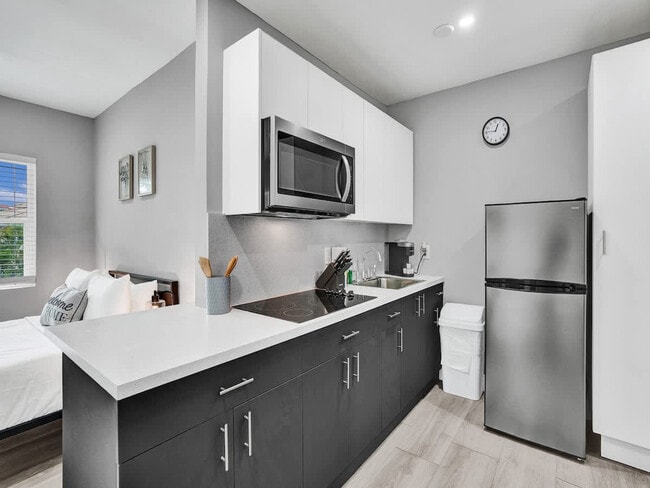 Photo - 906 N Riverside Dr Unit SI ID1504065P