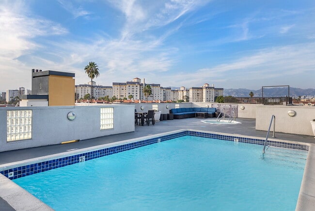 Photo - Essex Properties at Miracle Mile