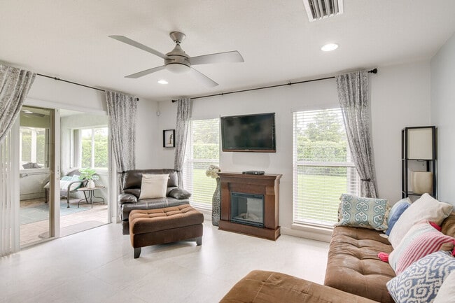 Building Photo - 15300 SW 164th St Unit ID1306934P