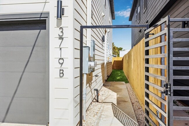 Photo - 3719 Lydia St Unit B