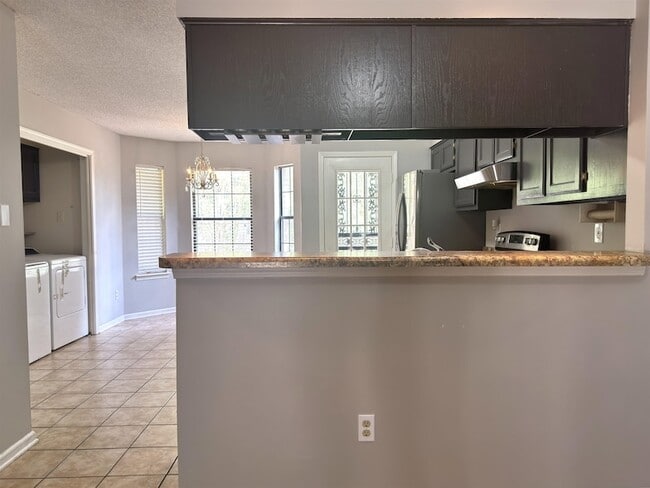Photo - 2806 Maryland Cir E