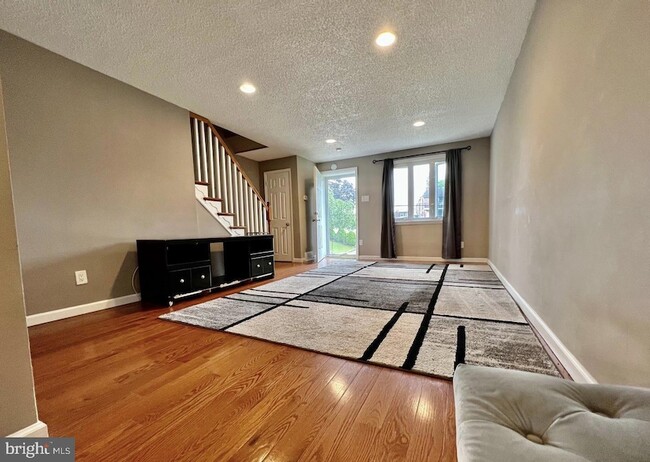 Photo - 937 Grant Rd