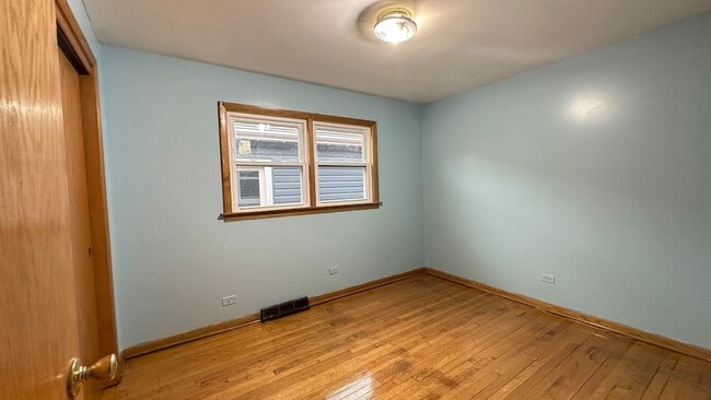 Photo - 4819 W Winnemac Ave