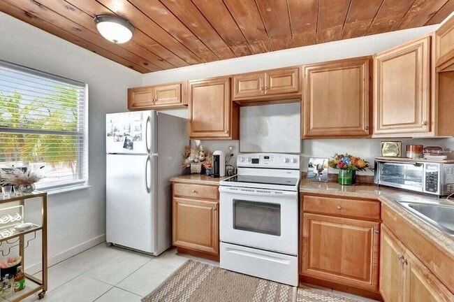 Photo - 329 SE 3rd Ave
