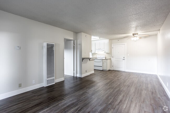 1BR, 1BA - 575SF - Coronado