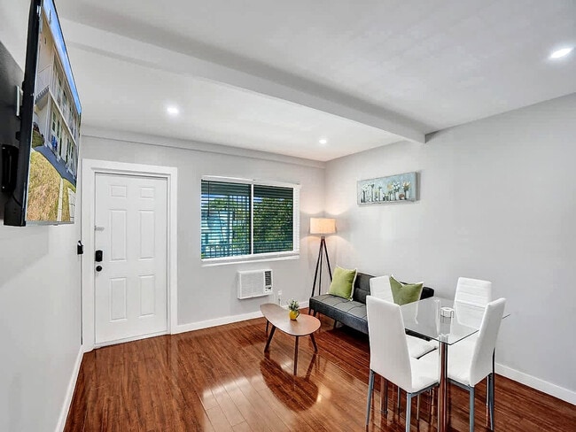 Photo - 906 N Riverside Dr Unit SI ID1503946P