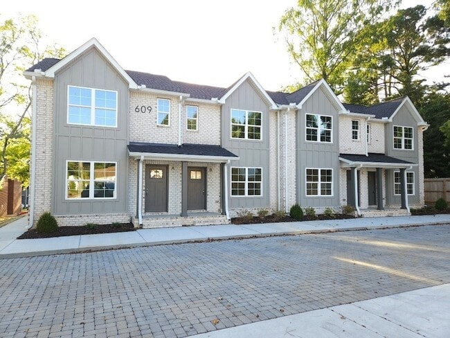 Building Photo - 609 Fairview Ave Unit B